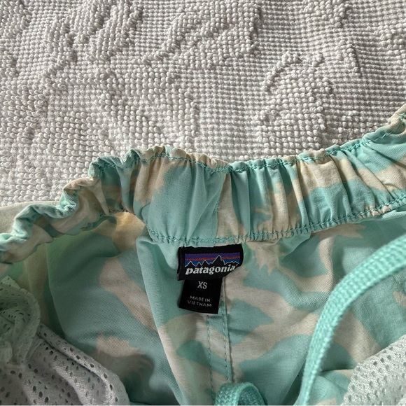 Patagonia Teal and Beige Baggies XS - Picture 4 of 6